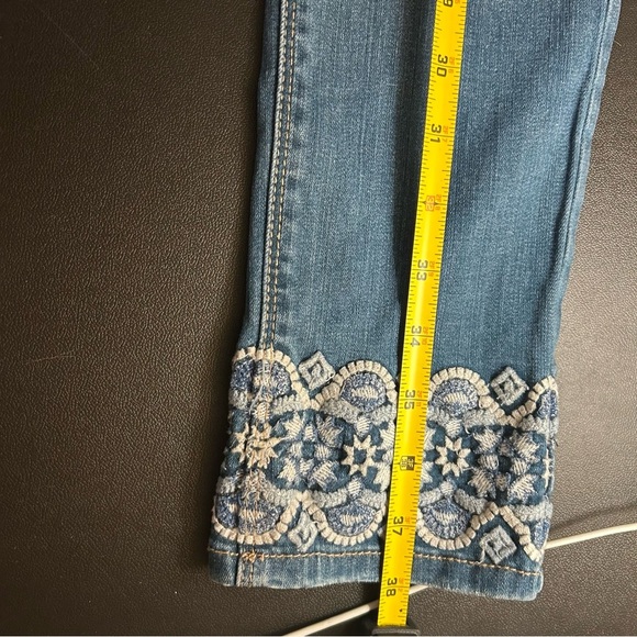 White House Black Market Women's Jeans Sz 4 Embroidered Bottom Cuff Skinny Crop - Picture 11 of 13